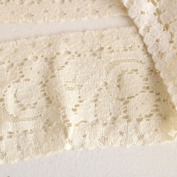 Vintage Lace Trim, Ivory Cotton Tulip Pattern 3.5" Wide, 4 Yards - Picture 10 of 10